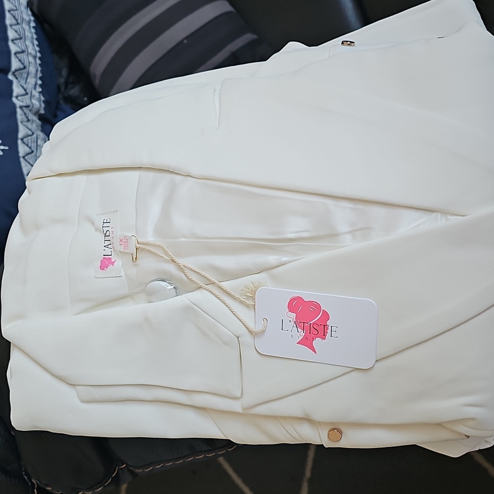New Plus Size Ivory and Gold Suit - Picture 4 of 10